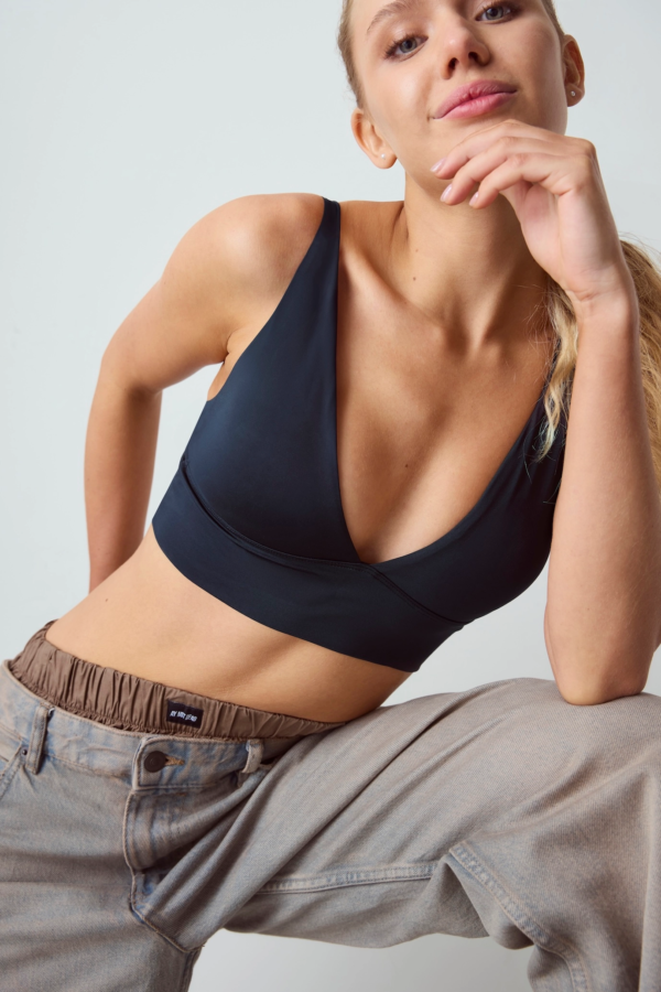 Brigitte Art 1718 Top con taza removible de microfibra doble.