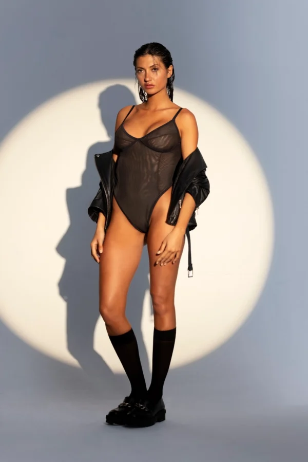 Brigitte Art 2439 Body sin aro de tul con breteles regulables.